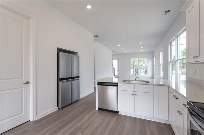 Building Photo - 101 Pearl St