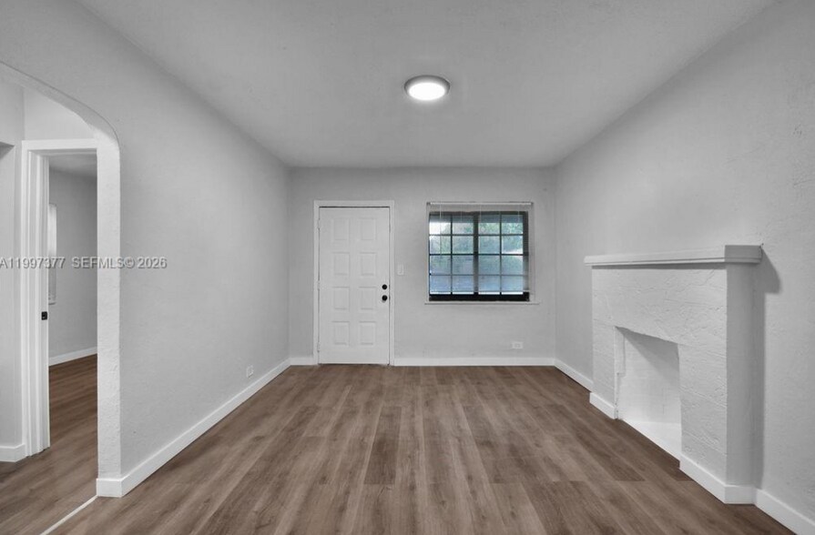 Building Photo - 547 NW 49th St