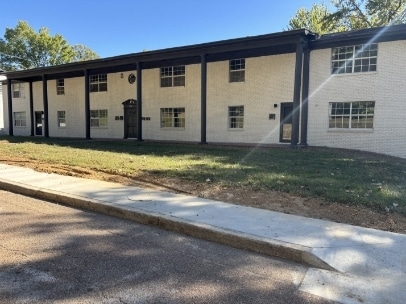 Building Photo - 254 Lake Dr
