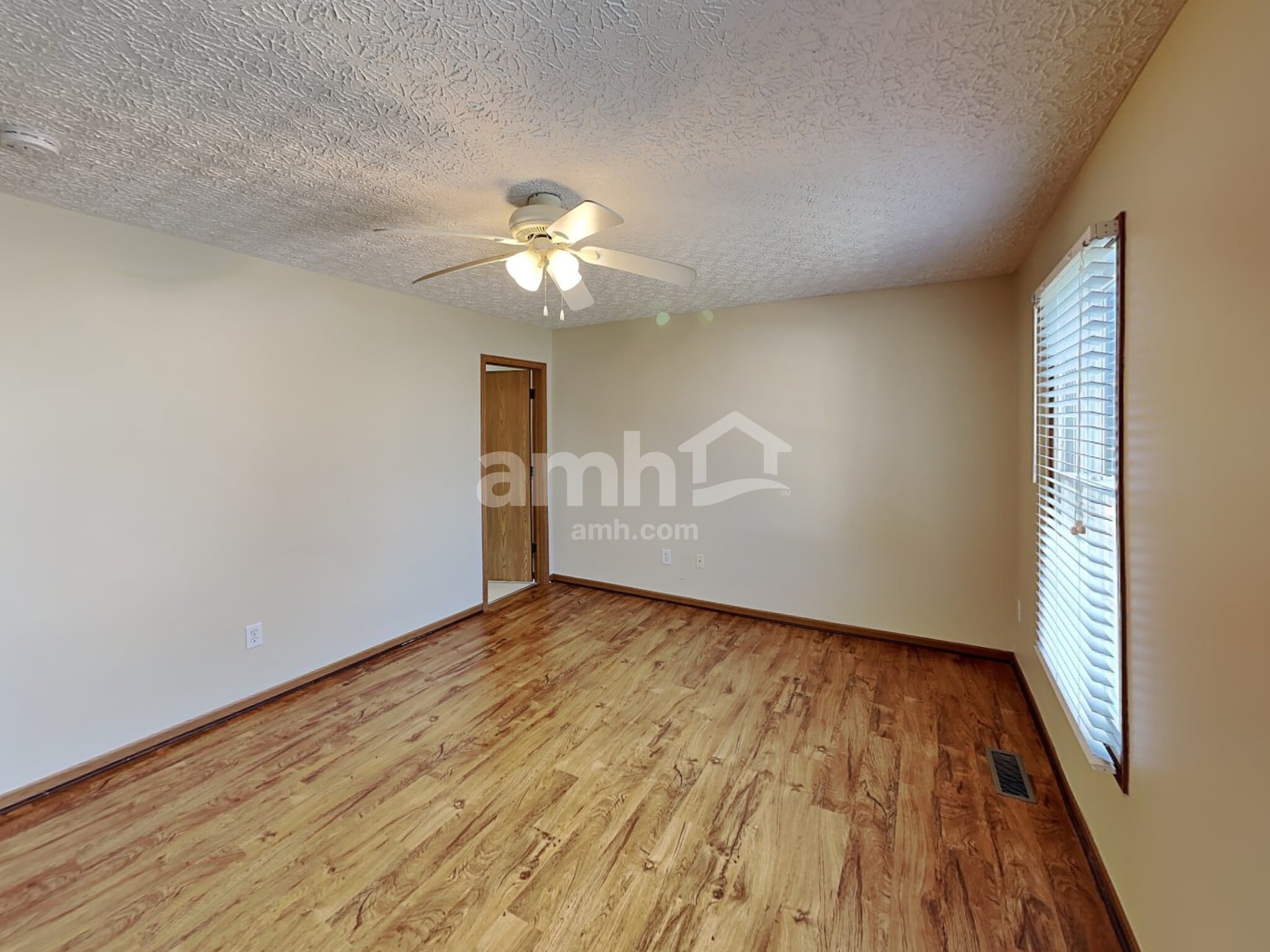 Building Photo - 5895 Westbend Dr