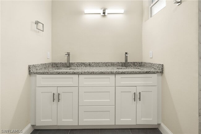 Building Photo - 1043 Albert Ave