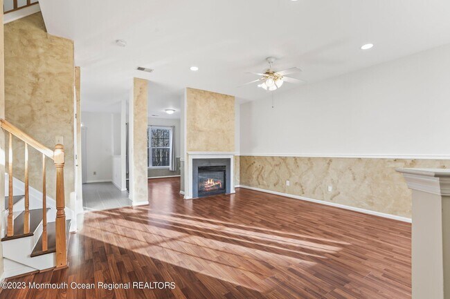 Building Photo - 19 Persimmon Ln