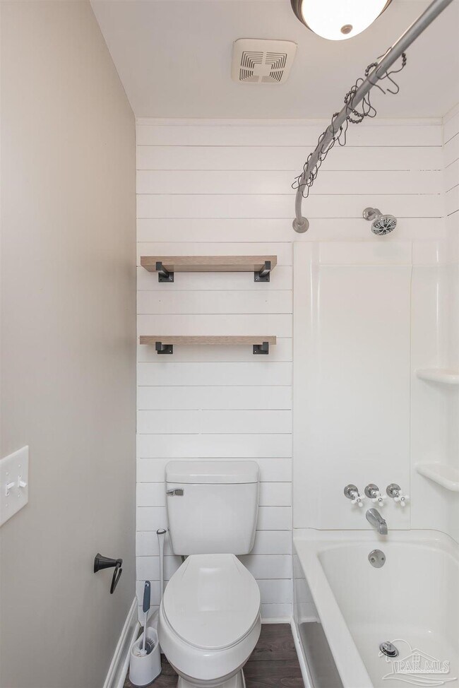 Building Photo - 8238 Li Fair Dr