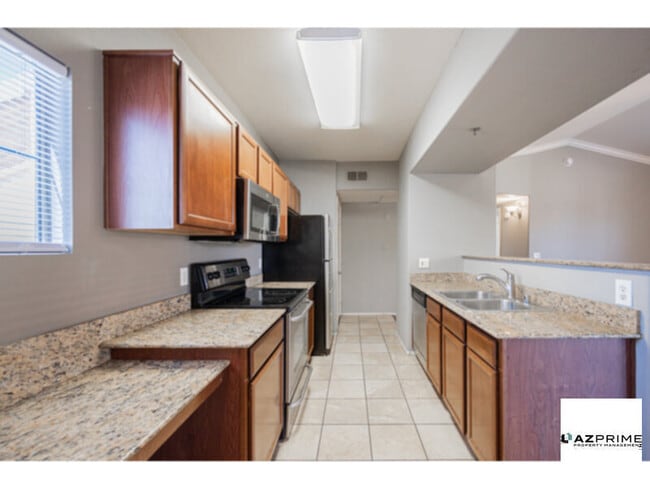 Building Photo - $1895 OFF FIRST MONTH'S RENT MOVE IN SPECI...