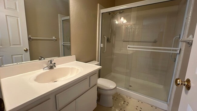 Building Photo - (APPLICATION PENDING) Beautiful East Lanca...