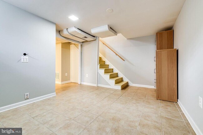 Building Photo - 5809 Mt Vernon Dr