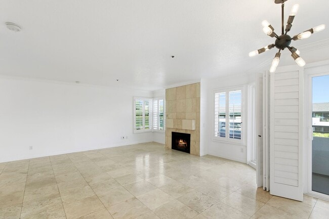 Building Photo - Spacious Luxury Home With Ocean and Newport Harbor Views