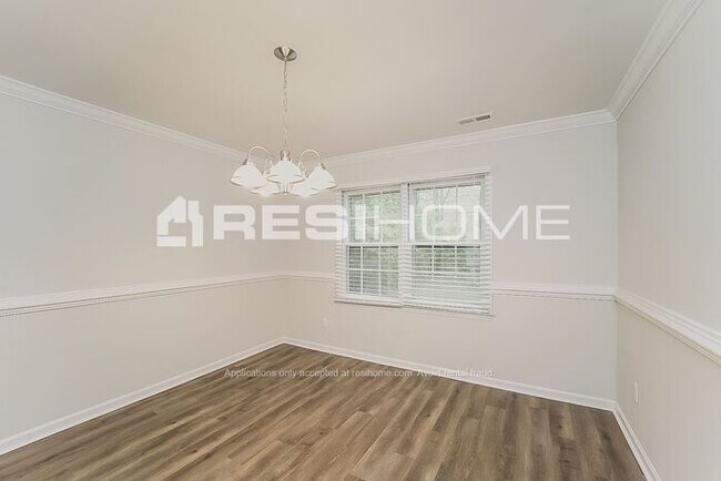 Building Photo - "Welcome Home! Get 1 month FREE RENT when ...