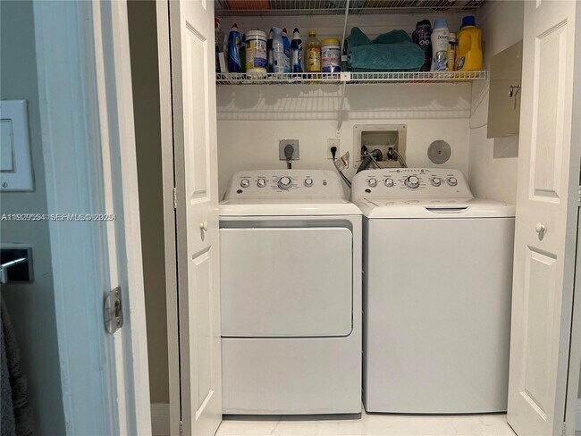 Building Photo - 10101 NW 5th St