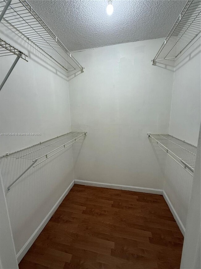 Building Photo - 9441 Live Oak Pl