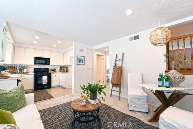 Building Photo - 26405 Mountain Grove Cir