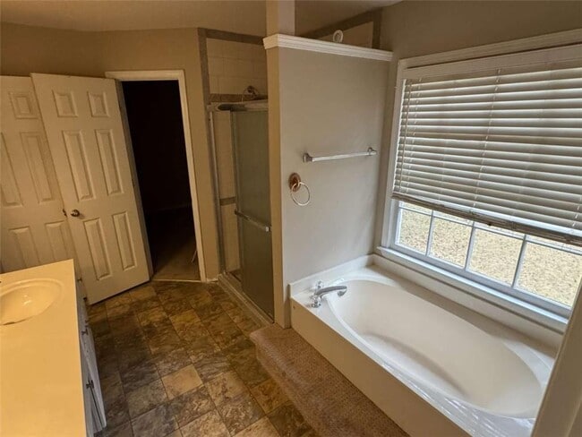 Building Photo - 875 Eagle Creek Dr NW