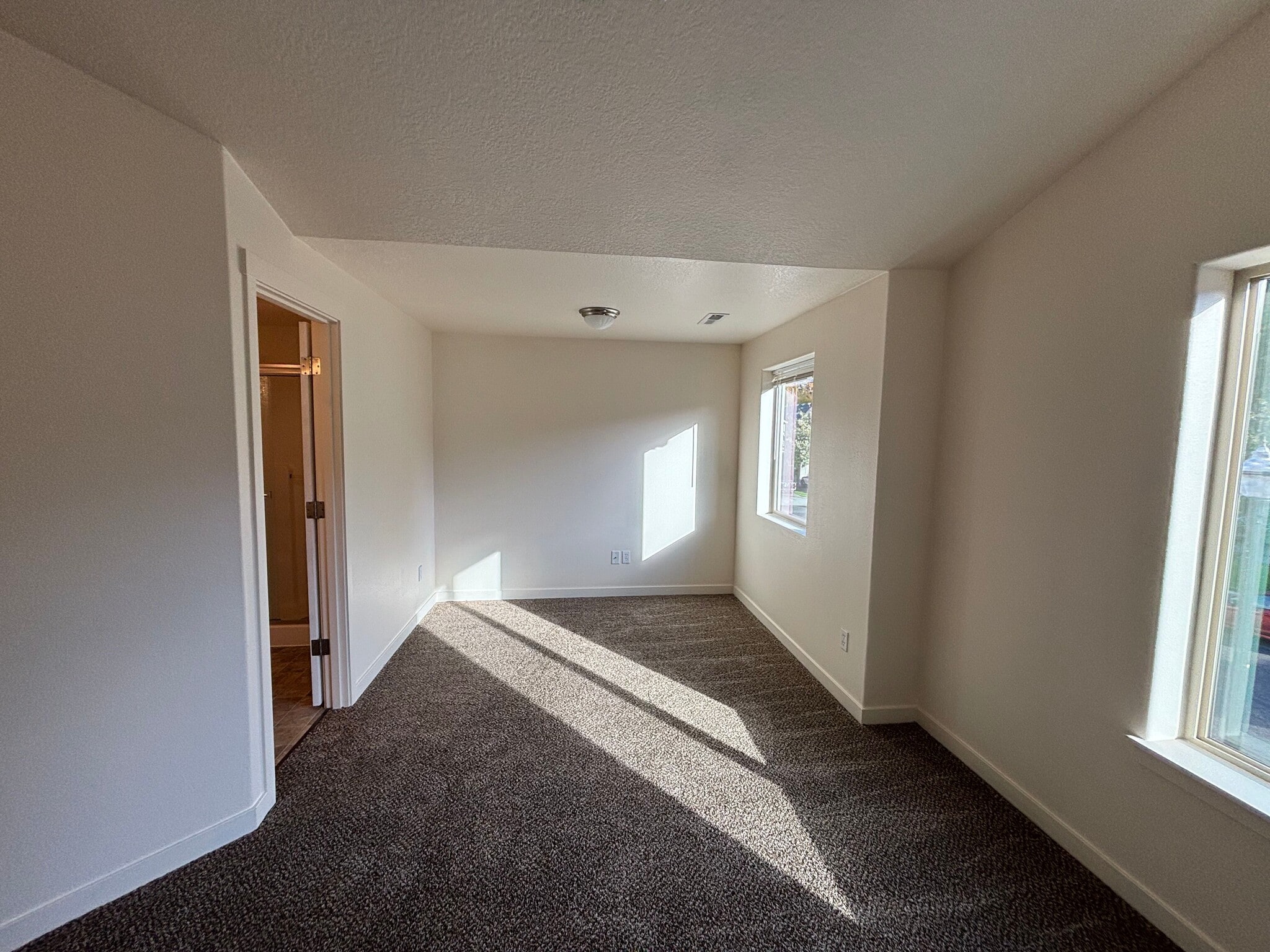 Main Bedroom Alcove - 13110 NE 25th St