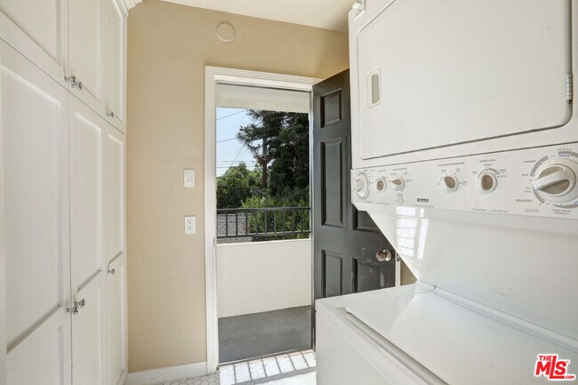 Building Photo - 11338 Cashmere St