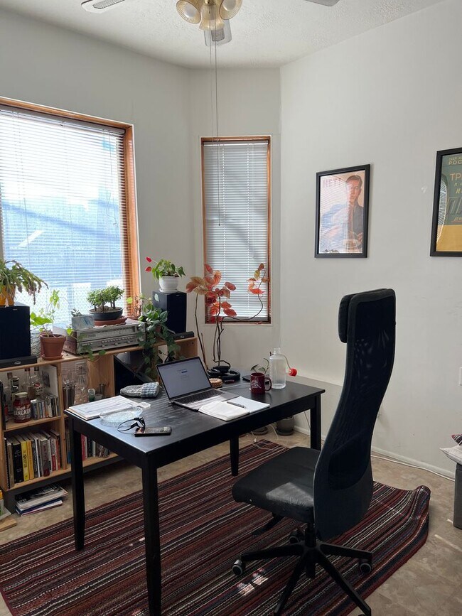 Building Photo - Centrally Located 1BR/1BA in Dupont Circle...