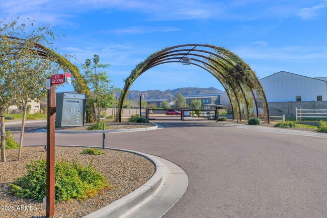 Building Photo - 8430 S 10th Ln