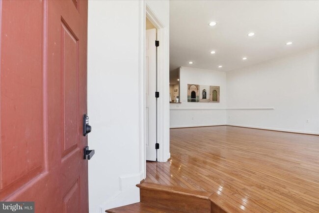 Building Photo - 4550 Fair Valley Dr