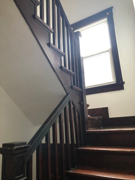 To the upstairs - 1810 Paul Morphy St