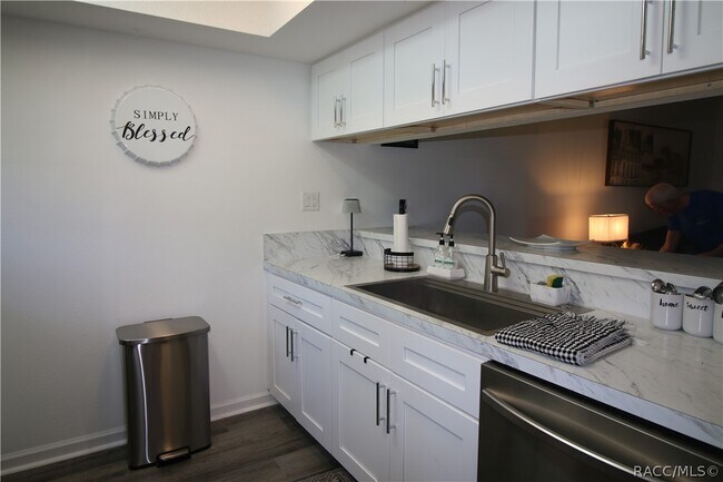 Building Photo - 11287 W Bayshore Dr