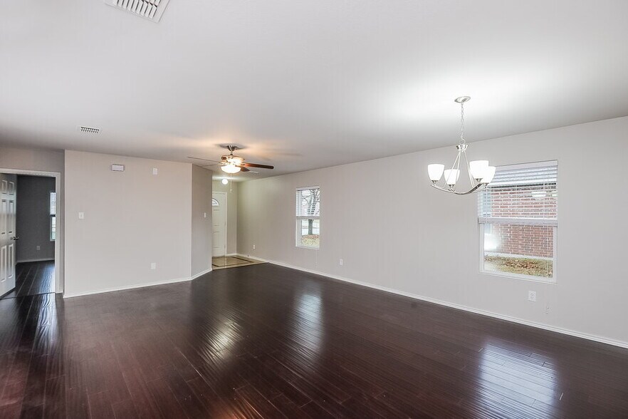 Building Photo - 8123 Stowe Springs Ln