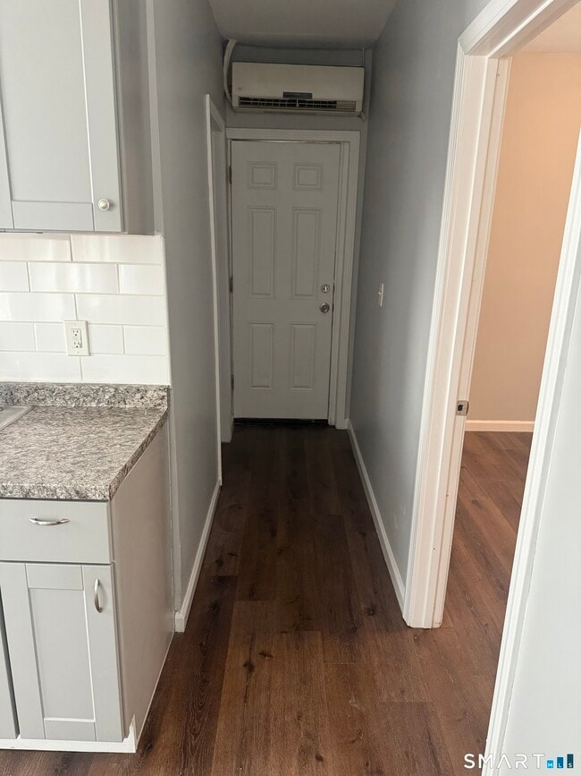 Building Photo - 1347 Pembroke St