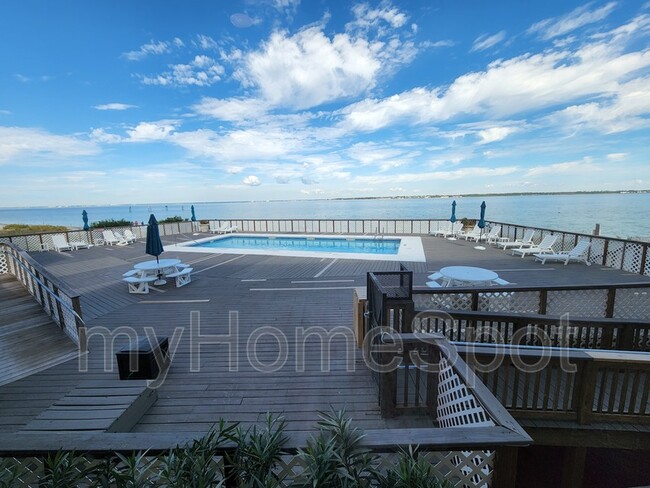 Building Photo - 1390 Fort Pickens Rd