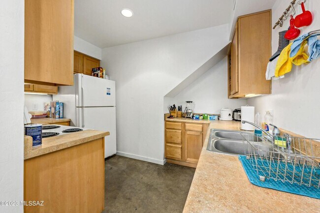 Building Photo - 527 N Jacobus Ave
