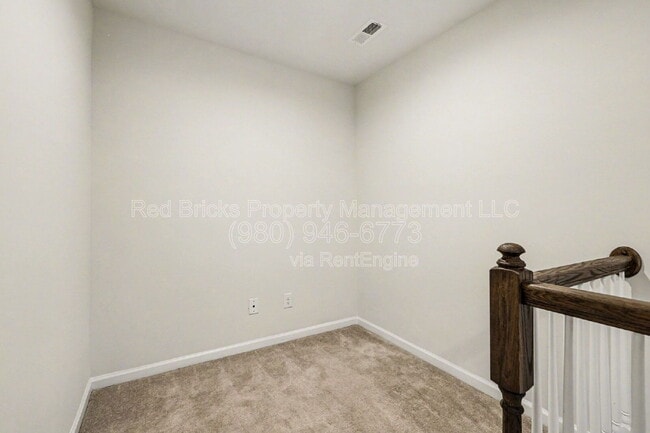 Building Photo - 727 Dynamo St NW