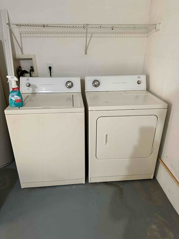 Building Photo - 160 Fenimore Ln