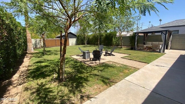 Building Photo - 1136 E Almeria Rd