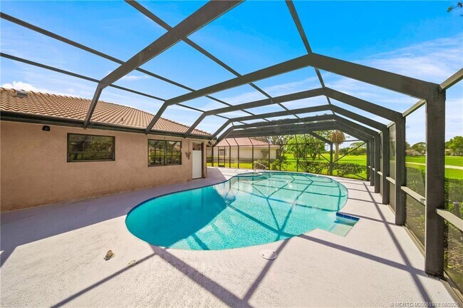 Building Photo - 2284 SW Spoonbill Dr