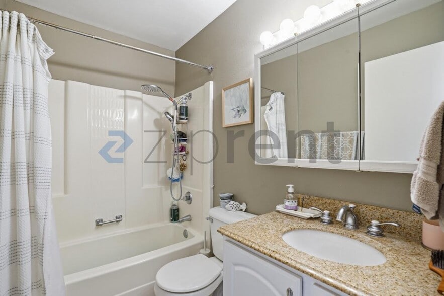 Building Photo - 2134 Latham St