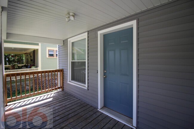 Building Photo - 241 Valley Ave NW