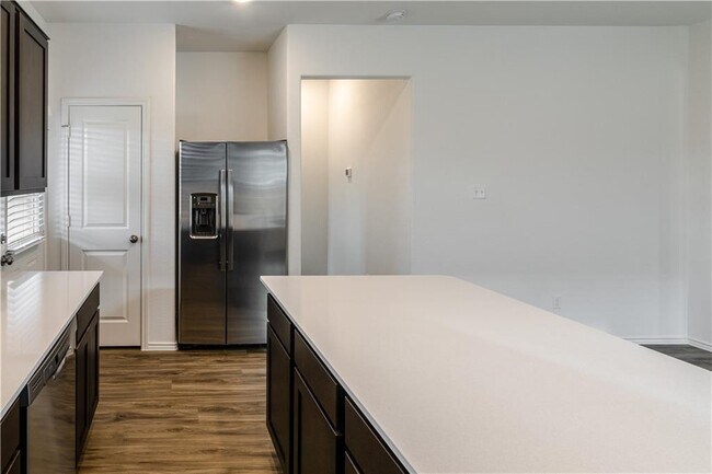 Building Photo - 744 Xanadu Dr