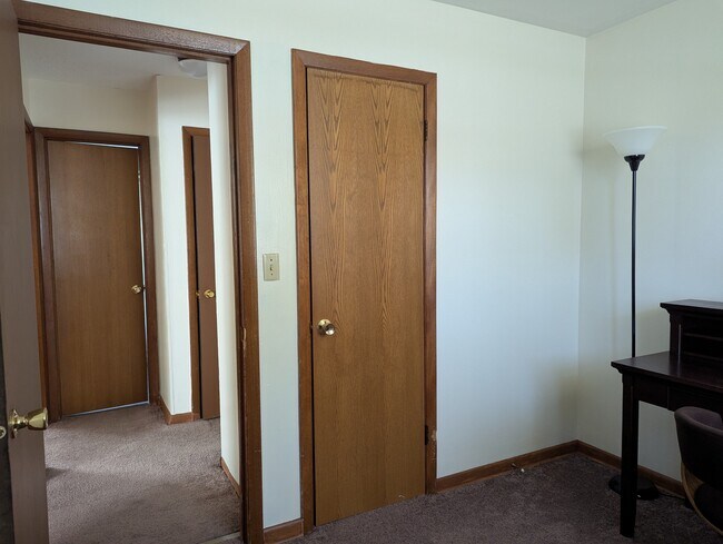 Building Photo - 2026 Evans Ave