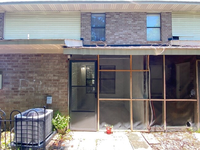 Building Photo - The Riverway at Aichele Terrace