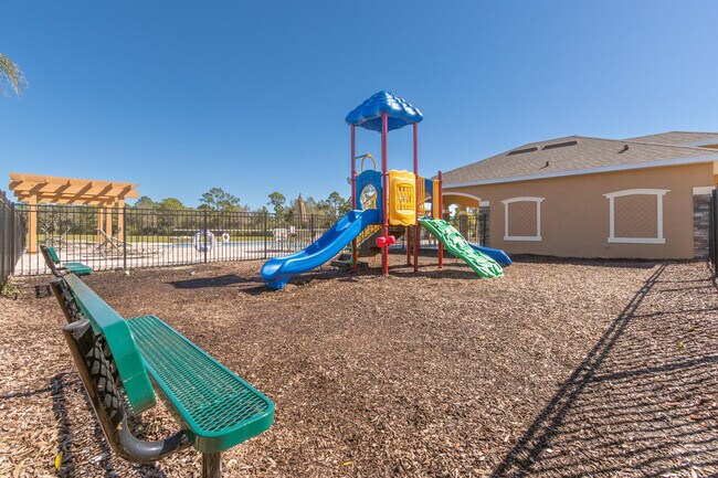 Building Photo - 2214 Capital Dr