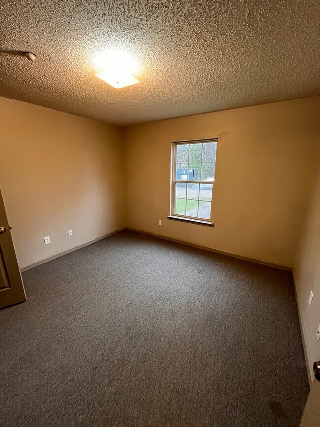 Building Photo - 5005 Chancellor Square