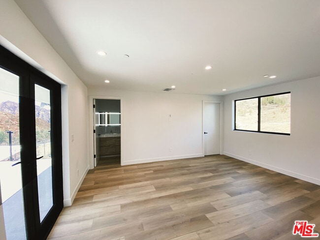 Building Photo - 1700 Cadenhorn Dr