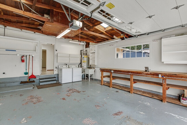 Building Photo - 1163 Crespi Dr