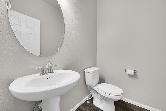 Building Photo - $2,295.00, 2 bed, 2.5 bath located in Denver