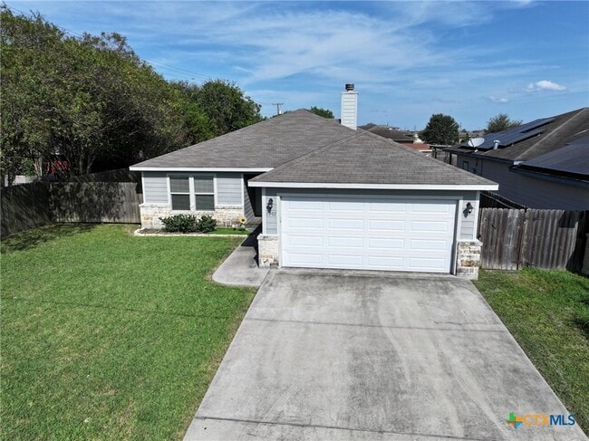 Building Photo - 2902 Lenora Dr