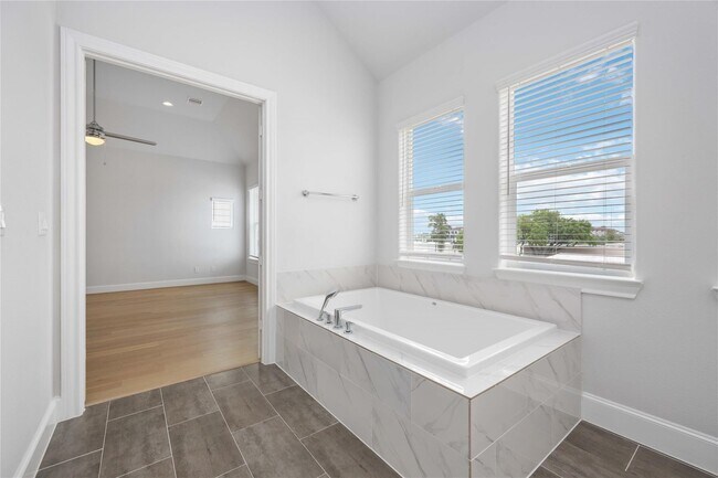 Building Photo - 10919 Grove Tree Ln