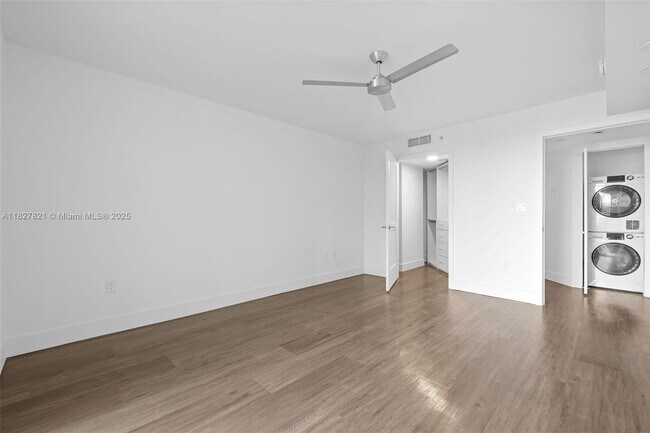 Building Photo - 1500 Bay Rd