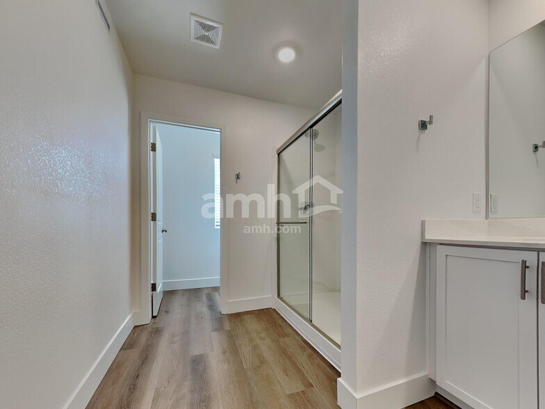 Building Photo - 9135 Fiesta Impatiens Ct