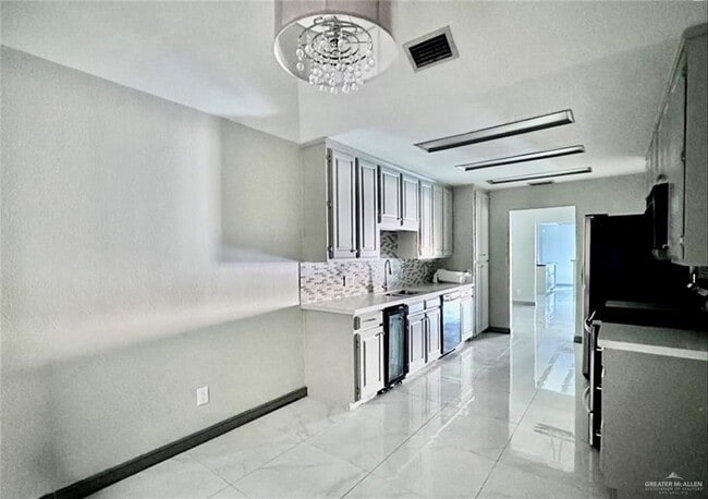 Building Photo - 16 S 5th St