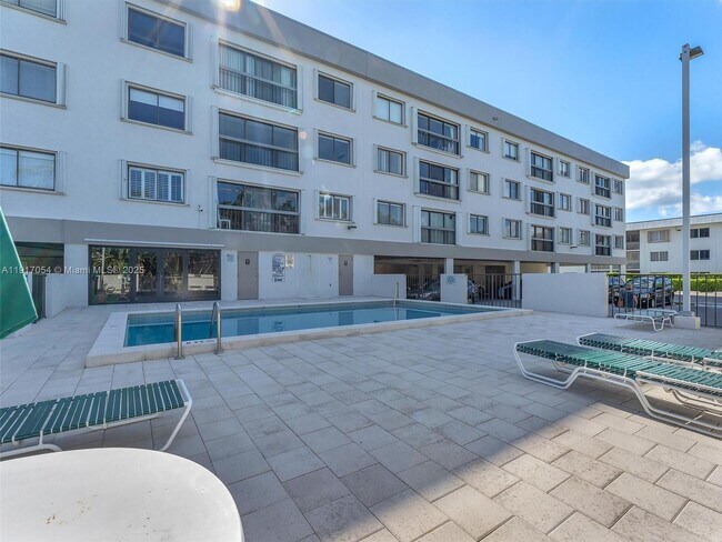 Building Photo - 255 Galen Dr