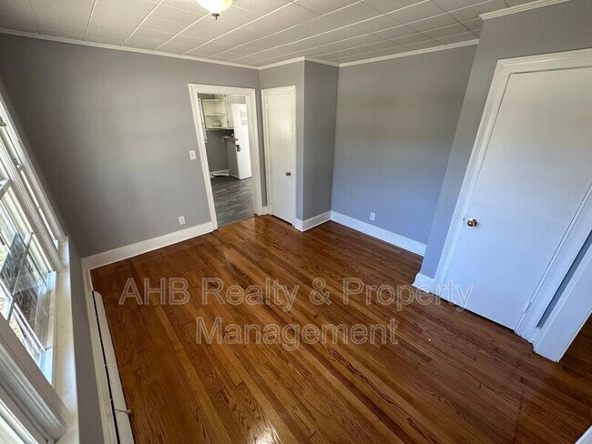 Building Photo - 528 Baldwin Rd