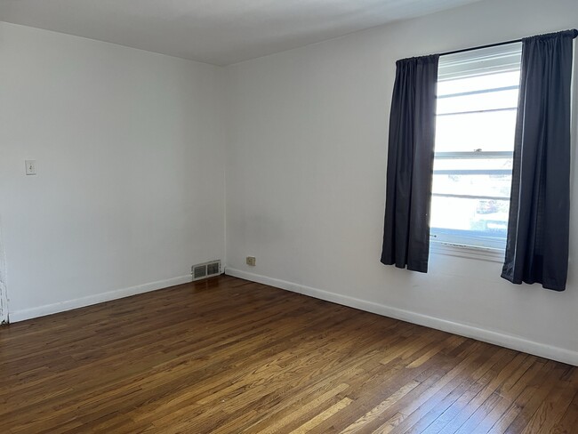 Building Photo - 10 E Jefferson Ave