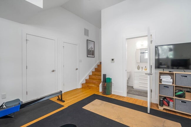 Building Photo - 1003 S 17th St